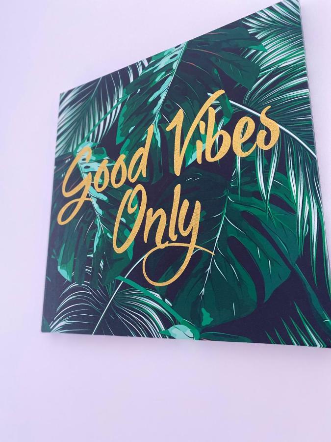 Good Vibes Apartment Орадя Экстерьер фото